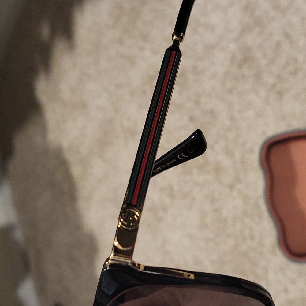 Gucci women sunglasses(authentic) - Picture 7 of 12